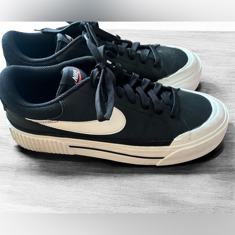 Nike Black and White Women's Sneakers